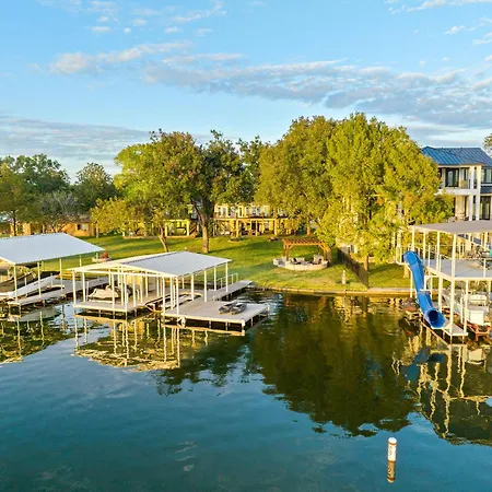 Villa New Listing - Promo Price Waterfront Huge Yard